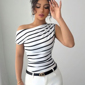 Resim Kadınlar için Yazlık Tişört - Siyah & Beyaz Yatay Çizgili, Asimetrik Yaka Üst - Hafif Günlük ve Resmi Kıyafetler - Makinede Yıkanabilir Kadın Bluzu, Bayan T-Shirtleri, Kıyafet Çok Yönlülüğü, Rahat Kesim Gömlek 