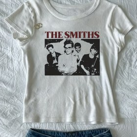 Resim Kadınlar için The Smiths Grafikli Büyük Beden Kısa Kollu Tişört - Retro Vintage Grup Baskılı Beyaz ve Siyah Sokak Giyimi Üstü, Makinede Yıkanabilir Günlük Gömlek, Bayanlar İçin Tişörtler 