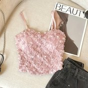 Resim Eşsiz üç boyutlu petal tasarımı, askısız, omuzdan, seksi bir görünümle bir slayt etkisi yaratıyor. 
