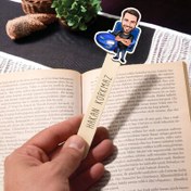 Resim Mavi Spor Arabalı Adam Karikatürlü Çubuk Kitap Ayracı 