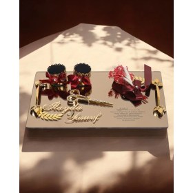 Resim Kırmızı Harmony Gold Söz Nişan Tepsisi, Şık ve Zarif Tasarım. 