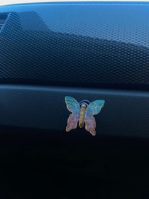 Resim MOTTOMOR Kristal Kelebek Torpido Askılık Pembe-Mavi Oto Askılık 