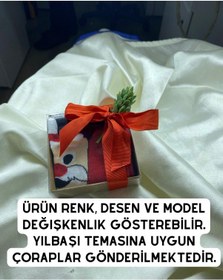 Resim Yılbaşı Temalı Soket Çorap Hediye Kutusu Kadın / Unisex 36 40 Kraft Kutu & Kırmızı Kurdele Yeni Yıl Hediyesi Çok Renkli 