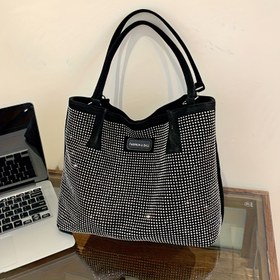 Resim Kadınlar için Şık Siyah Taşlı Tote Çanta - Parıltılı Süslemeler ile Şık Omuz ve Çapraz Çanta, Günlük veya Resmi Durumlar için Mükemmel 