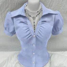 Resim 1 adet Şık Kadın Rahat V-Yaka Çizgili Polyester Gömlek, %100 Polyester Dokuma Kumaş, Yaz Düğmeli Bluz Yetişkinler İçin 