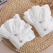 Resim 1 Çift Kadınlar için Şık Dantel Fırfır Sahte Manşetler ve Altın Düğme Ayrıntıları - Parti, Kıyafet ve Aksesuar Süslemesi için Beyaz Geniş Kollu 