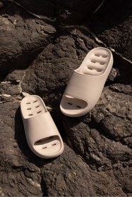 Resim ANGELİNA JONES DANİLO UNISEX BEJ PLAJ-GUNLUK KULLANIMA UYGUN SU TAHLIYELİ DELİKLİ EVA TABAN 