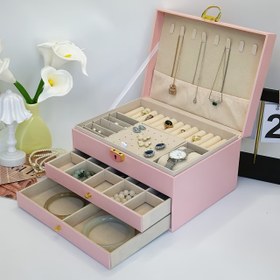 Resim Lüks Bayan Takı Kutusu - Altın Tonlu Menteşeler ve Yumuşak Pembe Suni Deri İç Kaplama, Çok Katmanlı Bölmelere Sahip Kolye, Küpe, Yüzük & Bilezik Organizatörü - Şık Ayakta Durabilen Makyaj Masası, İdeal Doğum Günü/Sevgililer Günü Hediyesi (Pembe), Zarif Tasarım 