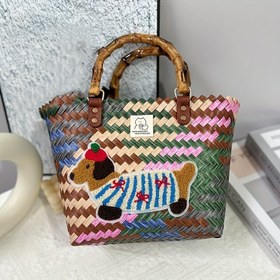 Resim Şirin Köpek Kavanoz Tasarımı Dokuma El Çantası - Renkli Çizgili Rattan Plaj Tote ve Karikatür Köpek Yaması, Yaz Tatilleri ve Pazar Stili Alışveriş, Plaj El Çantası İçin Mükemmel | Eğlenceli Aksesuar | Dekoratif Kolu Çanta, Plaj Tote 