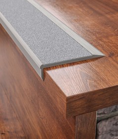 Resim Zemin Market Kaydırmaz Aluminyum Basamak Köşe Profili (1,5 Metre) 