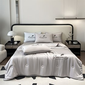 Resim 1 Adet Lüks Buz Soğutmalı Yorgan - Ultra-Yumuşak, Nefes Alabilir ve Makinede Yıkanabilir Yazlık Nevresim Seti, Şık Nakışlı, Ev, Otel ve Seyahat İçin Mükemmel, Ofis Konforu Aksesuarları, Zarif Nakış, Polyester Dolgu 