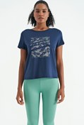 Resim TOMMY LIFE İndigo Ön Baskılı Sırtı V Dekolteli Standart Kalıp Kısa Kollu Kadın Spor T-shirt - 97264 