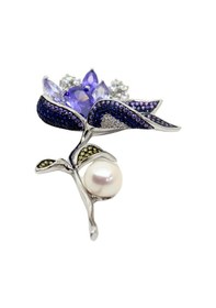 Resim Oya Silver İri Ametist Safir Zirkon Taşlı İnci Detaylı Gümüş Çiçek Broş Yaka İğnesi 7x4.2cm F74206mq517 Lacivert 
