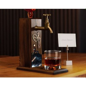Resim Bk Gift Kişiye Özel Kabartma İsimli Manzara Tasarımlı Musluklu Ahşap Viski Standı-22 Viski Çeşmesi, Doğum Günü Hediyesi, İçki Dispenseri Kobitmeyen137 