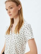 Resim Kısa Kollu Tişört Gömlek Yaka Düğmeli Kalp Detaylı Bürümcük 