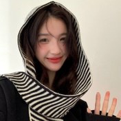 Resim Kadın Hafif Kapüşonlu Eşarp - Siyah & Beyaz Çizgili Tasarımlı Esnek Kışlık Şal, Sonbahar/Kış için Sıcak ve Şık, Dış Mekan Aktiviteleri için Mükemmel, Kış Aksesuarları 