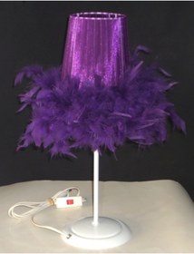 Resim TEKAY AYDINLATMA Çocuk Genç Yatak Odası Beyaz Metal Ayaklı Mor Tüylü Abajur 