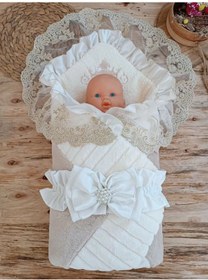 Resim Yenidoğan Wool Yün Kumaş Taç Nakışlı Güpür Duvaklı Fiyonk Prizma Taş Unisex Kundak Bebek Battaniyesi Bej Renkli Çok Renkli 