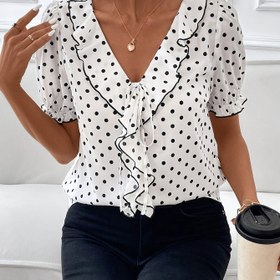 Resim Büyük Beden - Kadınlar için Büyük Beden Zarif Polka Dot V-Yaka Bluz, Ruffle Detaylı - Kısa Kollu, Bağcıklı, Siyah ve Beyaz, Esnek Olmayan Kumaş, Bahar/Yaz için Mükemmel, Bahar Modası Üst | Ruffle Detaylı Üst | Esnek Olmayan Kumaş 