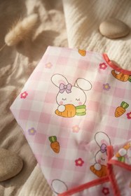 Resim Bebechi Pembe Ekoseli Tavşan Figürlü Uzun Kollu Bebek Mama Önlüğü - Su Geçirmez Sıvı Tutmaz Cepli Blw Önlüğü 