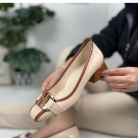 Resim Günlük Kadın Loafer Topuklu Toka Ve Dikiş Detaylı Küt Burunlu Ayakkabı 6002 Bej Taba Rugan 
