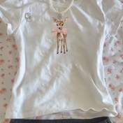 Resim Kadınlar İçin Oversize Dar Kesim T-Shirt - Şirin Geyik ve Pembe Kurdele Desenli, Yumuşak Esnek Kumaş, Makinede Yıkanabilir, Her Mevsime Uygun, Günlük Giyim, Eşsiz Hayvan Baskılı, Opak Kumaş 