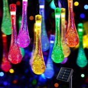 Resim Güneş enerjili dize ışıkları, 11,98 metre, 6,98 metre ve 5,0 metre uzunluklarda mevcuttur ve 8 flaş modu ile birlikte gelir. 100, 50 veya 20 LED balon topu bulunur. Plastikten yapılmış modern tarzda, anahtar kontrolü ile bahçe, Noel, düğün, doğum günü ve tatil temalı dekorasyonlar için idealdir. IP65 su geçirmez 