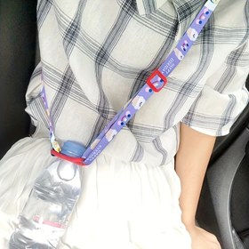 Resim 1 adet Sevimli Anime Etkili Mor Silikon Su Şişesi Askısı - Kırmızı Tokalı Ayarlanabilir Crossbody Çanta, Seyahat ve Günlük Kullanım için İdeal, Seyahat Aksesuarı | Oynayıcı Aksesuar | Dayanıklı Askı 