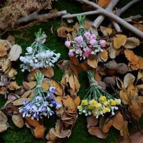 Resim Gerçekçi Mini Yapay Çiçek Buketi - Pastel ve Canlı Renkler: Hafif Pembe, Beyaz, Sarı 