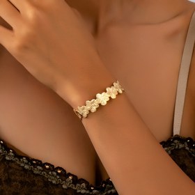 Resim Kadınlar İçin Çiçekli Açık Bilezik - Şık Çiçek Desenli Açılmış Halka Tasarım, Günlük ve Resmi Etkinlikler için Nötr Renk Takı, Doğum Günü, Ev Ziyareti Partileri, Tatil Giyimi, Klasik Stil, Altın Kaplama Moda Bileklik, Hediye Seçeneği 