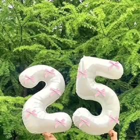 Resim 1 adet 32 İnç Beyaz Numara Alüminyum Folyo Balon ve 5 adet Kurdele ve Nokta Yapıştırıcı Kombinasyonu, Düğünler, Doğum Günleri, Yıldönümleri, Mezuniyet Sezonu ve Yaz Partileri için Mükemmel. 