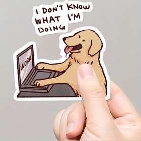 Resim Eğlenceli Altın Retriever Meme Sticker - "Ne Yapıyorum Bilmiyorum" Vinil Çıkartma, Parlak Bitiş, Düzensiz Şekil, Kristal Süsleme, Laptoplar, Telefonlar ve Daha Fazlası İçin Mükemmel, Eğlenceli Sticker | Canlı Köpek Tasarımı | Yüksek Kaliteli Baskı, Köpek Dekoru 