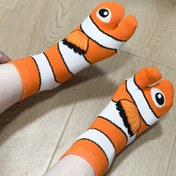 Resim 1 Çift Karikatür Balıkçık Çok Fonksiyonlu Rahat Bölünmüş Parmak Çorapları, %100 Polyester Örgü Kumaş, Elde Yıkanabilir - Eğlenceli Turuncu Moda Tasarımı 