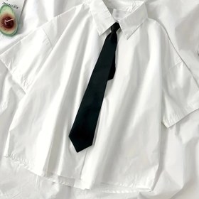 Resim Kadınlar için Rahat Yazlık Beyaz Gömlek Siyah Kravatla - Bol Kesim, Kısa Kollu, Düğmeli, Yaka Yaka, Hafta Sonu Kıyafeti, Rahat Kıyafet|Rahat Kesim Gömlek|Tek Düğmeli Gömlek 