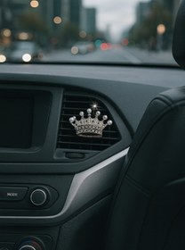 Resim ÇiçekAntalya Prenses Tacı İnci ve Taş Detaylı Gümüş Parlayan Taç Tasarımlı Araç Izgara Süsü 