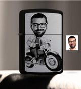 Resim Kişiye Özel Bay Motorcu Karikatürlü Benzinli Siyah Metal Çakmak - 