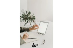 Resim Fuchsia Qpen Aktif Gürültü Engelleyici Özellikli Bluetooth 5.3 Kablosuz Kulaklık 