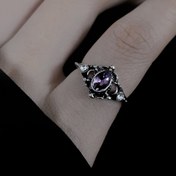 Resim Retro Sentetik Zirkonya, mor sentezli Zirconia kakmalı popüler açık set takılar, günlük giyim ve Halloween stilleri için uygundur. Gündelİk Çanta Aksesuarı, Şık Parti Takısınca Boho Tarzı ile Retromodern Yüzük orta doğu tarza sahip bohem stil taşlı müşteci yapım 