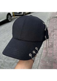 Resim Üç Piercingli Çarpı Zincirli Siyah Şapka Çok Renkli 