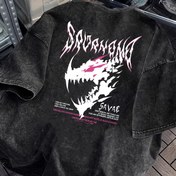 Resim Erkekler İçin Heavy Metal Grafik Tişört - Pembe Kırmızı Ejderha Desenli Siyah - Konser, Festival ve Günlük Giyim için Yumuşak Nefes Alabilen Tee - Bol Kesim Yuvarlak Yaka Gömlek - Metal Bandı Temel Parçası, Rock Grupları, Festival Kıyafeti, Cesur Baskı, Dayanıklı Malzeme, Kısa Kollu Üst, Müzik Hayranları, Sokak Stili, Yüksek Kalite Baskı, Streetwear Tutkunları 