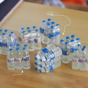Resim 6 Adet Mavi Kapaklı Mini Plastik Su Şişeleri, 1/12 Ölçekli - Oyuncak Ev & Mutfak Dekoru için İdeal, Koleksiyonluk Ev Aksesuar Seti, Minyatür Oyuncak Ev Aksesuarları 