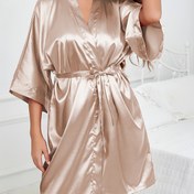 Resim 1 adet Kadınların Zarif Bej Saten Pijama Takımı - V-Yaka, Üç Çeyrek Kollu, Hafif ve Nefes Alabilir - Tüm Mevsimler İçin Mükemmel, Ev Kullanımı İçin Uygun, Rahat ve Şık Tasarım, Tüm Mevsimler İçin Pijama | Zarif Pijama | Satenli Bitiş 