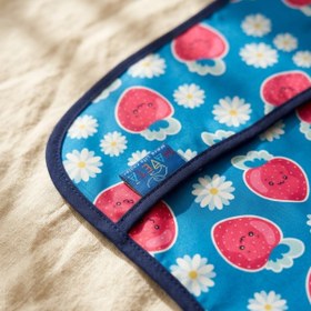Resim Babydonat Berry Joy Sıvı Geçirmez Cepli Bebek Mama Önlüğü - Mavi Çilek ve Papatya Desenli, Leke Tutmaz Ek Gıda 