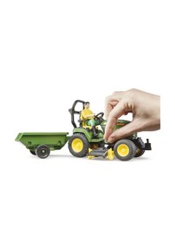 Resim Bruder John Deere Çim Biçme Traktörü Ve Bahçıvan 