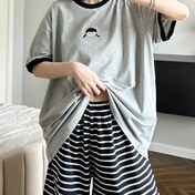 Resim Kadınlar için Karikatür Desenli Yuvarlak Yaka Gri Üst ve Elastik Bel Şortlu Pijama Takımı, Rahat Ev Giyimi İki Parçalı Set, Makinede Yıkanabilir 