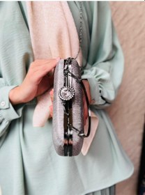 Resim Kadın Burslu El Ve Çapraz Zincir Uzun Askılı Kristal Taşlı Abiye Çanta Antrasit Kavisli Topuz 