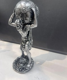 Resim Dekoratif Polyester Atlas Adam Heykeli Gümüş-eskitme 