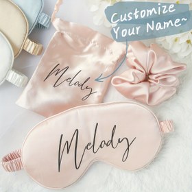 Resim 3 adet Özel İsimli Göz Maskesi, Scrunchie ve Depolama Çantası ile Kişisel Monogram Uyku Maskesi Saç Scrunchie En İyi Damat Hediyesi Gelin Partisi Hediyesi Kişisel Düğün Favor Lüks İmitasyon Göz Maskesi Scrunchie Seti 