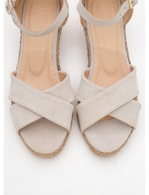 Resim Luvishoes Luvi Shoes Miria Bej Süet Hakiki Deri Çapraz Bantlı Kadın Dolgu Topuklu Sandalet Süet Bej 