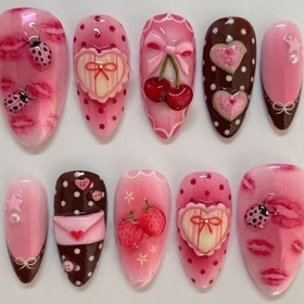 Resim Nina Nail Nina 24 adet Kafa Yormayan Almond-Shaped Nail Art Set - Tatlı Hediyeler ve Pastel Tasarımlar ile Çilekler, Kalpler ve Çilekler - Parlak Bitiş, Mükemmel Öğrenciler ve Öğrenciler için, Nail Art | Eğlenceli Nail Tasarımı | Parlak Bitiş Tırnaklar, Nail Art Kitleri 